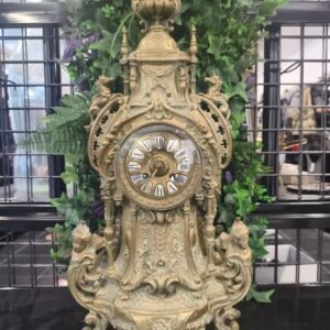 Horloge de style Napoléon III richement ornée