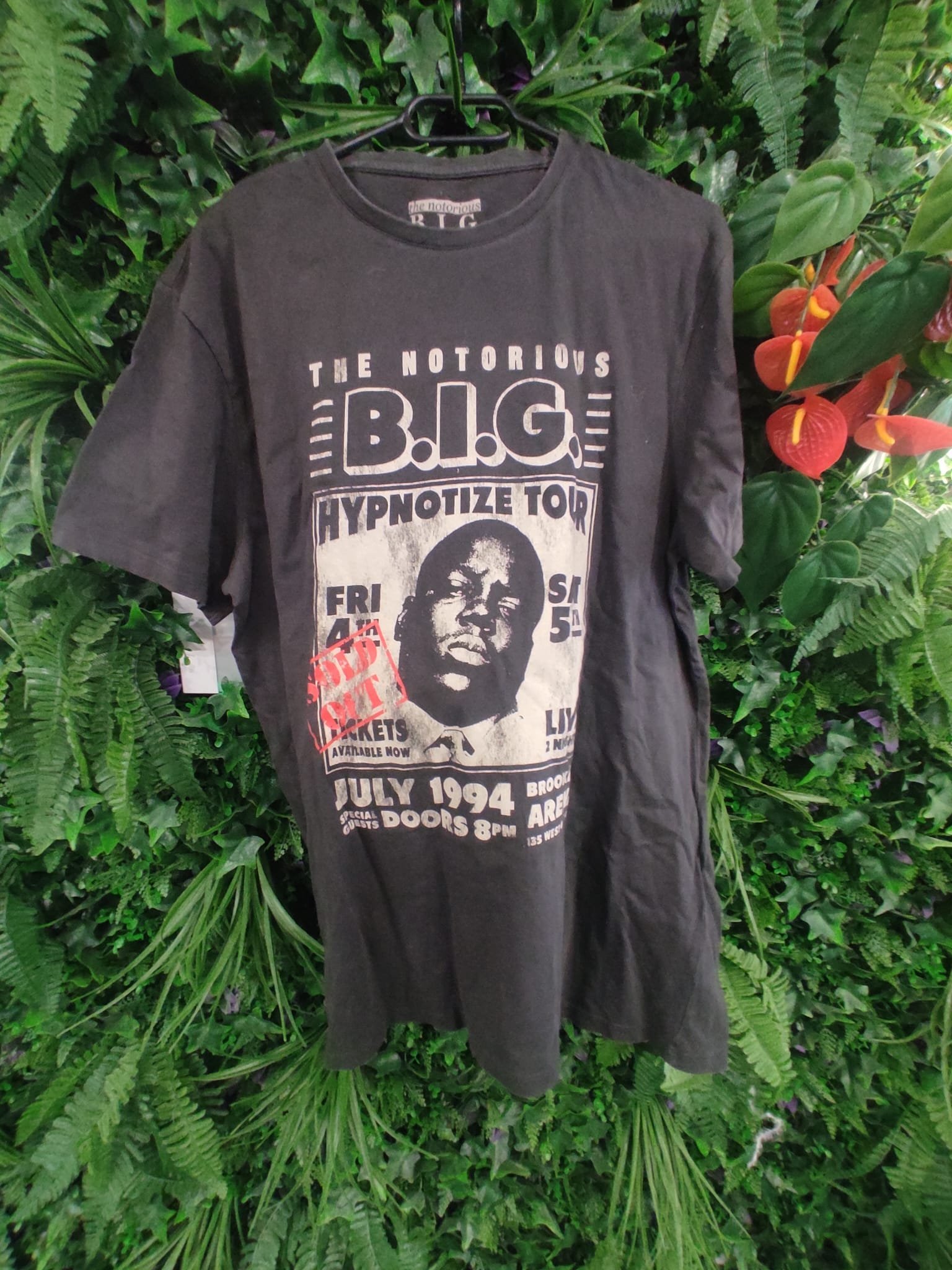 Lot The Notorious B.I.G. – Figurine de collection & T-shirt « Hypnotize Tour » – Image 3