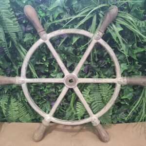 Grande roue de gouvernail de bateau