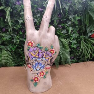 Sculpture main "Peace" décor tatouage old school