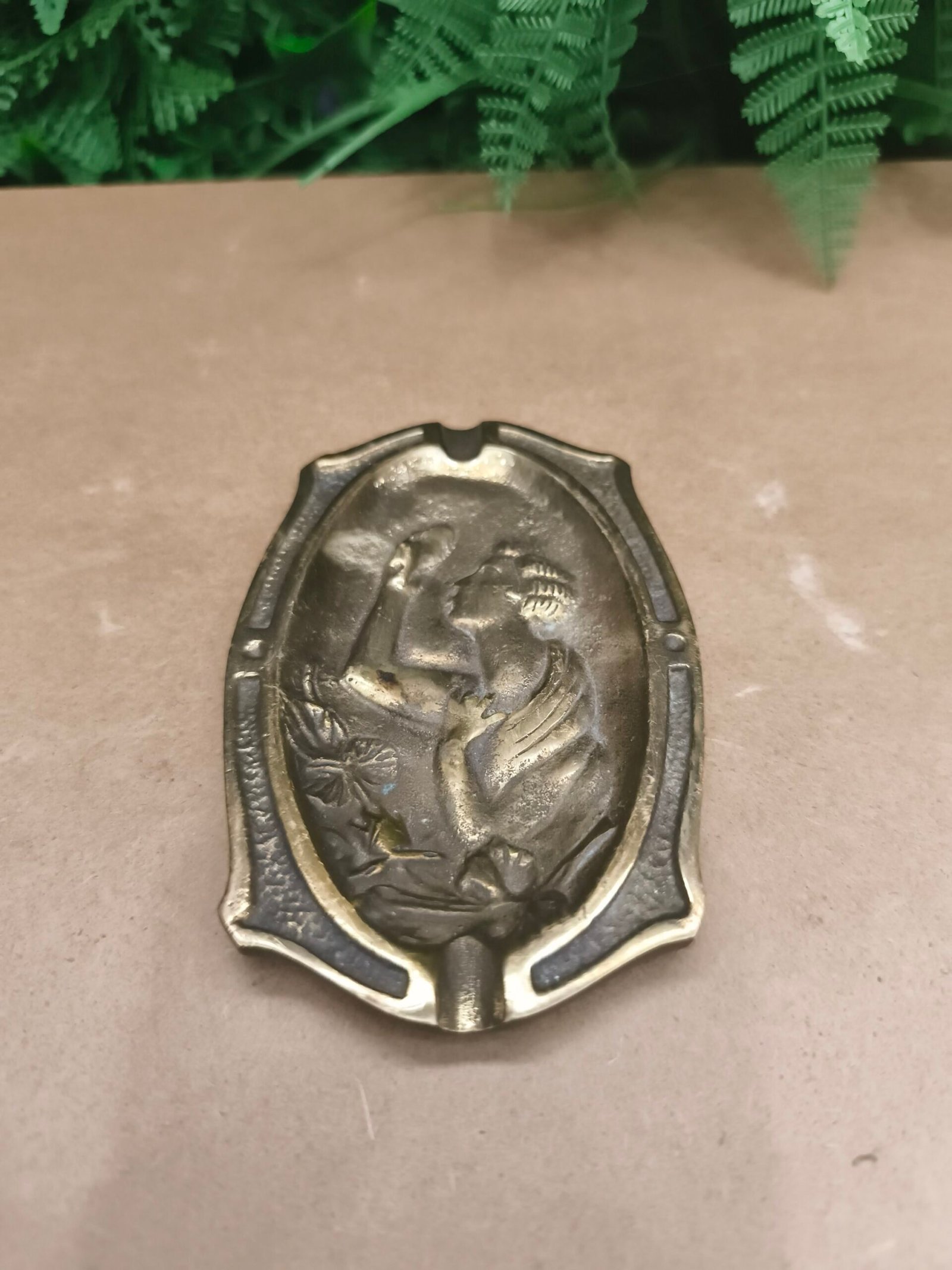 Cendrier Ancien Art Nouveau Femme en Métal